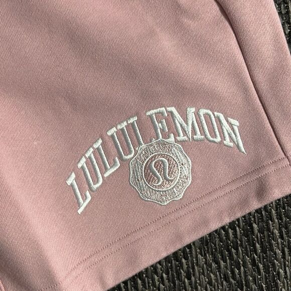 Lululemon scuba oversized mid-rise short 7” *graphic - Picture 4 of 9